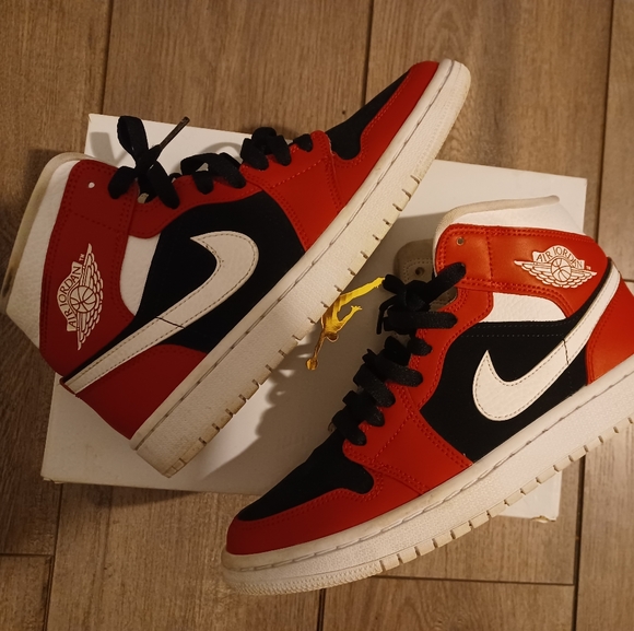 Nike - Picture 4 of 5